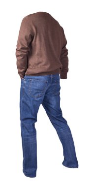 Beyaz arka planda izole edilmiş erkek kazağı ve mavi kot pantolon. Günlük kıyafetler.