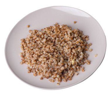 Beyaz arka planda izole edilmiş bir tabakta karabuğday. Karabuğday üst görünümü. Sağlıklı yiyecekler. Verimli yiyecekler