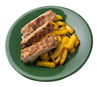 Kızarmış domuz pirzolası ve patates kızartması. Beyaz arka planda patates kızartmalı domuz pirzolası. Patatesli pirzola.