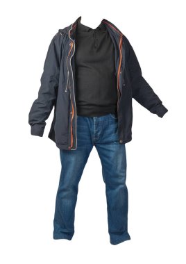 Fermuarlı mavi ceket, siyah kazak ve beyaz arka planda izole edilmiş kot pantolon. Sıradan moda kıyafetleri.