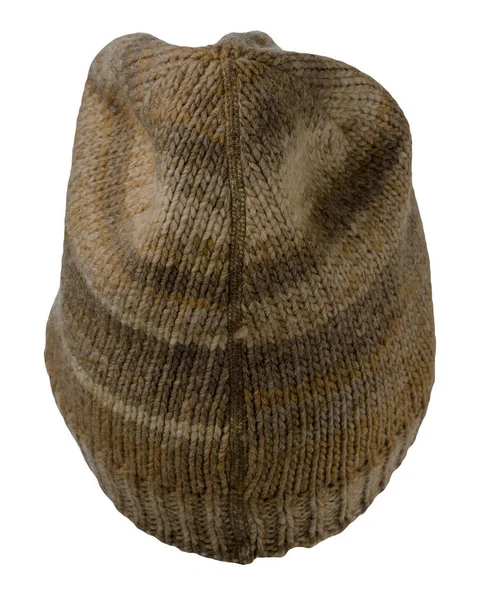 白色背景上孤立的针织褐色米黄色帽子 休闲风格的时尚服饰 — 图库照片