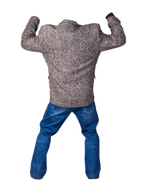 Beyaz arka planda siyah gömlekli ve mavi kotlu düğmeli gri ceketli erkekler. Sıradan stil