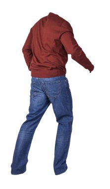 Erkekler koyu kırmızı kazak ve mavi kot pantolon. Beyaz arka planda izole edilmiş. Günlük kıyafetler.