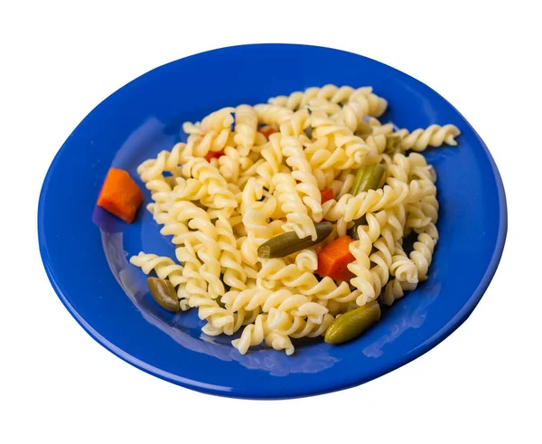 意大利面 绿豆和大蒜胡萝卜放在蓝色盘子里 与白色背景隔离 地中海厨房 有蔬菜的面食 — 图库照片