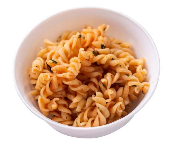 Pasta Auf Weißem Teller Isoliert Auf Weißem Hintergrund Nudeln Tomatensauce — Stockfoto