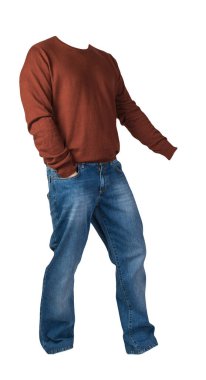 Erkekler koyu kırmızı kazak ve mavi kot pantolon. Beyaz arka planda izole edilmiş. Günlük kıyafetler.