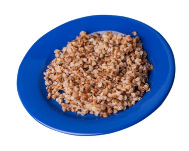 Beyaz arka planda mavi plakalı karabuğday. Karabuğday üst görünümü. Sağlıklı yiyecekler. Verimli yiyecekler