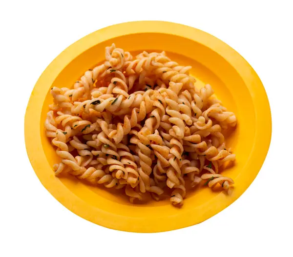 Pasta Auf Gelbem Teller Isoliert Auf Weißem Hintergrund Nudeln Tomatensauce — Stockfoto