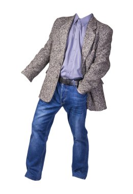 Mor gömlekli ve beyaz arka planda izole edilmiş mavi kotlu erkek ceketi. Sıradan stil