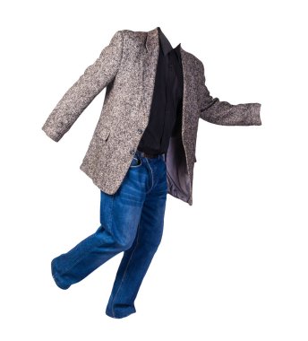 Siyah gömlekli ve beyaz arka planda izole edilmiş mavi kotlu erkek ceketi. Sıradan stil