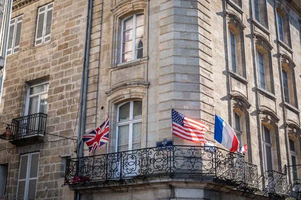 French, American and English flags on the balcony of a Bordelais — Stock Photo, Image