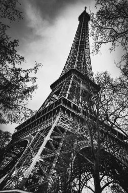 Siyah beyaz Eyfel Kulesi