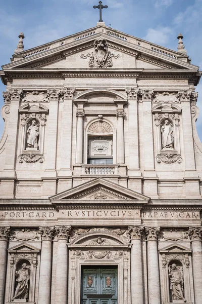 Fachada de la Basílica de San Martino ai Monti en Roma — Foto de Stock