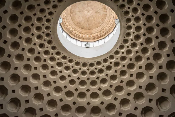 Dome of the Basilica San Martino ai Monti in Rome — Stock Photo, Image