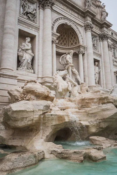 罗马雄伟的特雷维喷泉雕像，中心有海王星 — 图库照片