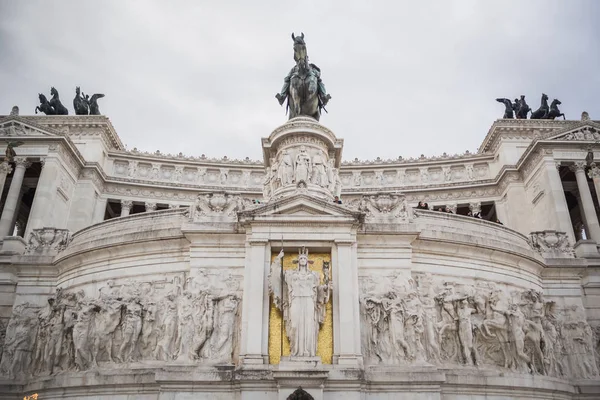 Fasada pięknego pomnika Vittorio Emanuele II w Rzymie — Zdjęcie stockowe