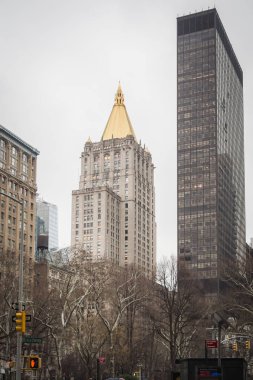 Broadway Köşesi ve W24.