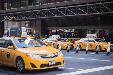 New York,Abd - 24 Şubat 2018: Manhattan şehir merkezinde ünlü New York Sarı Taksi Hattı