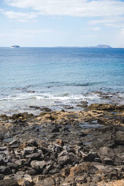 Pionowa Panorama skalistych plaż Lanzarote — Zdjęcie stockowe