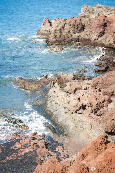 Naturalne wybrzeże kanaryjskiej wyspy Lanzarote — Zdjęcie stockowe