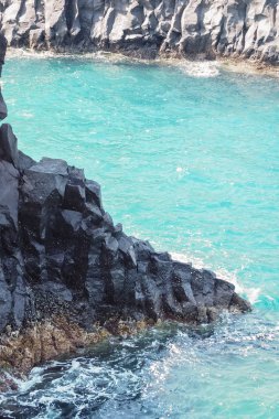 Lanzarote volkanların eteklerinde Doğal havuz