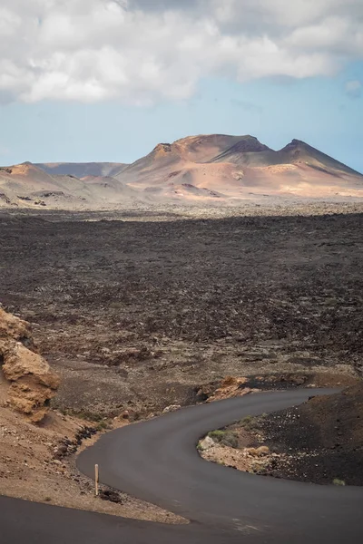 Lanzarote volkanlar arasındaki yol