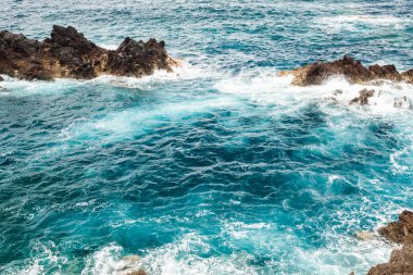 Madeira'nın mavi berrak suyu