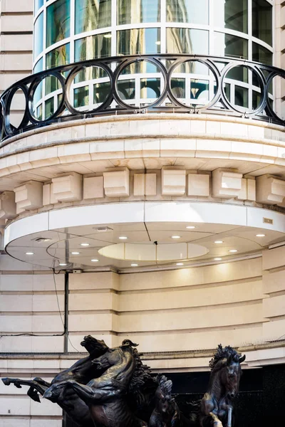 Estatua de caballos en la plaza de Leicester — Foto de Stock