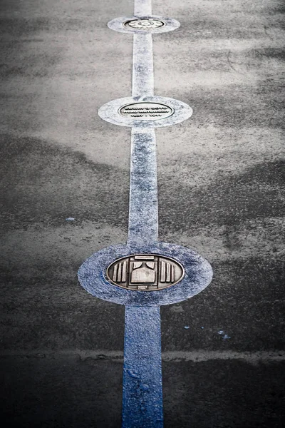 Medallón en el suelo del puente de la Torre — Foto de Stock