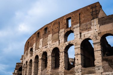 İtalya, Roma 'daki görkemli kolezyumun yan cephesi