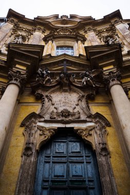 İtalya, Roma 'daki Santa Maria Maddalena Kilisesi' nin büyük bir cephesi