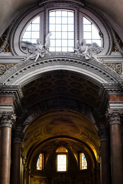 Monumentaler Bogen Unter Der Kuppel Einer Kirche Rom Italien — Stockfoto