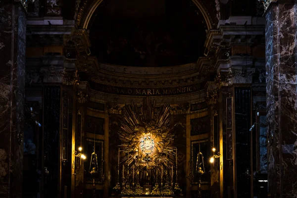 Prachtig Altaar Het Centrum Van Een Kerk Rome Italië — Stockfoto