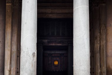 İtalya, Roma 'da Pantheon' un girişindeki sütunlar