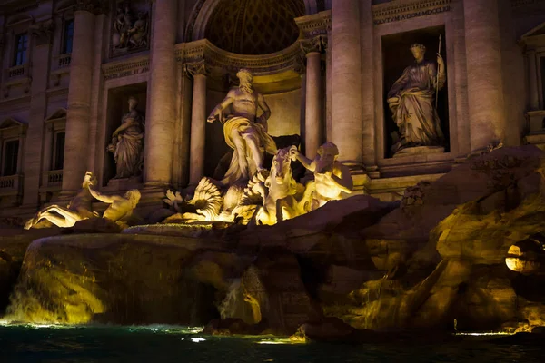 Eptune Fonte Trevi Com Sua Iluminação Noturna Roma Itália — Fotografia de Stock