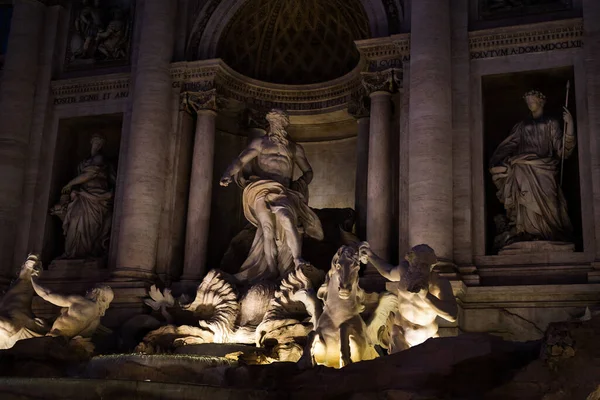 Statues Fontaine Trevi Nuit Rome Italie — Photo