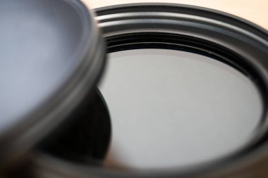 Zarif durumunda refleks kamera lensi için polarize filtre