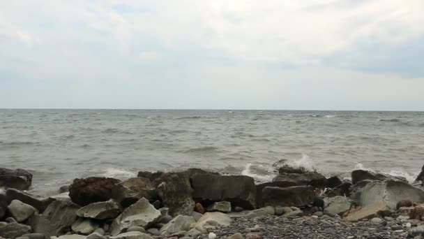 Ondas Marinhas Negras Costa Rochosa Costa Sul Crimeia — Vídeo de Stock