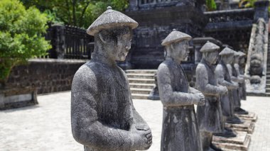 Hue, Vietnam 'daki İmparatorluk Khai Dinh Mezarlığı' ndaki heykeller..