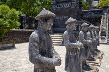 Hue, Vietnam 'daki İmparatorluk Khai Dinh Mezarlığı' ndaki heykeller..