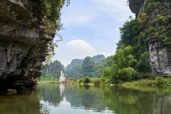 Landskap Med Karstberg Och Flod Trang Ninh Binh Vietnam — Stockfoto