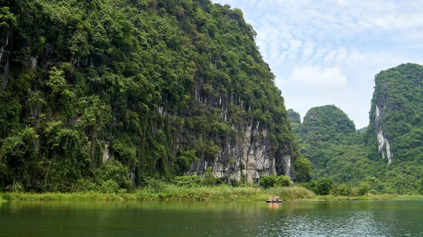 Krajobraz Krasowych Gór Rzeki Trang Ninh Binh Wietnam — Zdjęcie stockowe