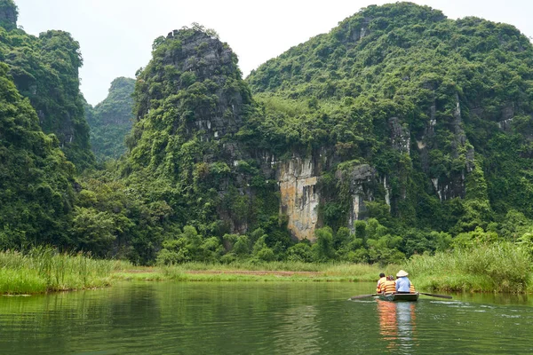 Krajobraz Krasowych Gór Rzeki Trang Ninh Binh Wietnam — Zdjęcie stockowe