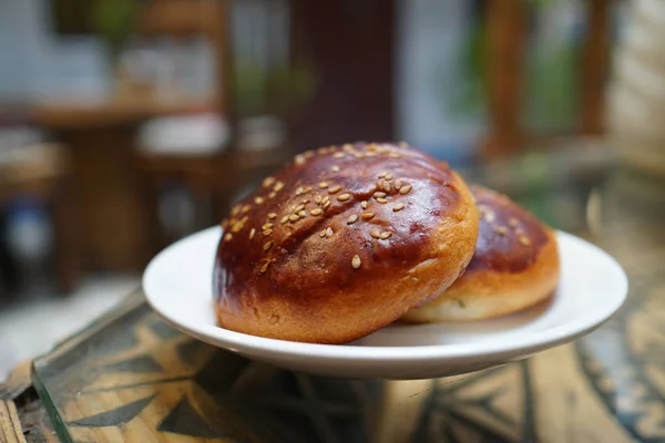 Deux Petits Pains Sucrés Aux Graines Tournesol Pour Petit Déjeuner — Photo