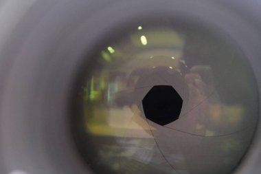 Diyafram lensi, kamera deklanşörü bıçakları, diyafram yakın çekimi.