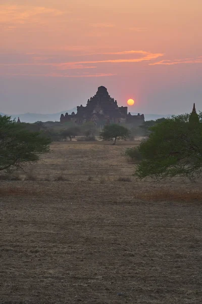 Paisaje Con Antiguo Templo Atardecer Antigua Bagan Myanmar Birmania — Foto de Stock