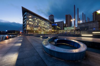 Manchester, İngiltere - 10 Şubat 2019. Salford Quays Media City, Manchester. Doğru bina Bbc stüdyoları için arıyorsunuz.