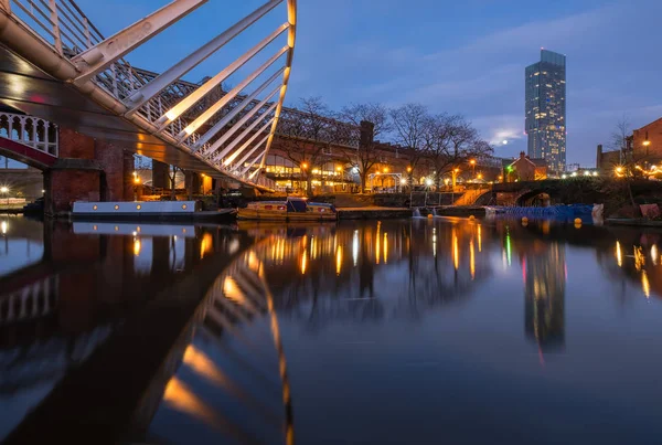 Manchester Hoogste Gebouw Beetham Tower Weerspiegeld Grachten Castlefield Een Natuurgebied — Stockfoto