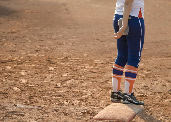 Player Stojak Płycie Głównej Polu Zakurzone Baseball Softball Lato — Zdjęcie stockowe