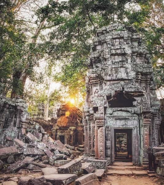 Prohm Temple Bright Rays Setting Sun Located Angkor Complex Siem — Stock Photo, Image